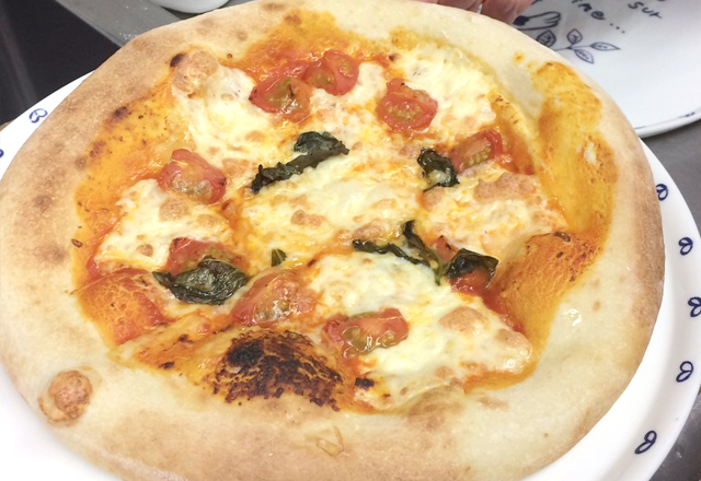 研究学園のイタリアンレストランが作る手造りピザ